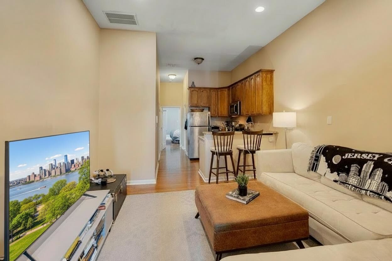 Property Photo:  136 New York Ave 3R  NJ 07307-1111 