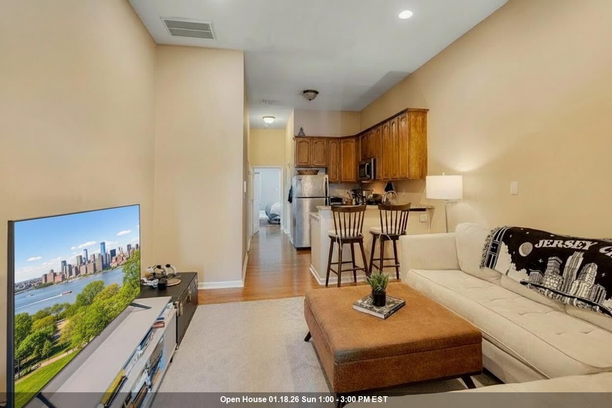 Property Photo:  136 New York Ave 3R  NJ 07307-1111 