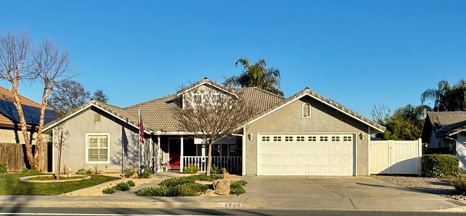 Property Photo: 1235 University Avenue CA 93230