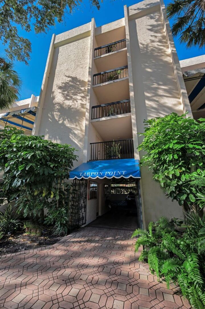 Property Photo:  203 Tarpon Point 203  FL 34689 