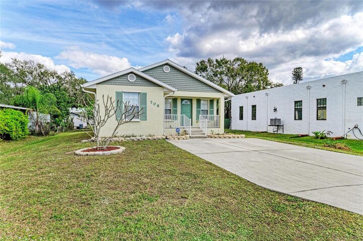 Property Photo:  708 Manatee Avenue  FL 34222 