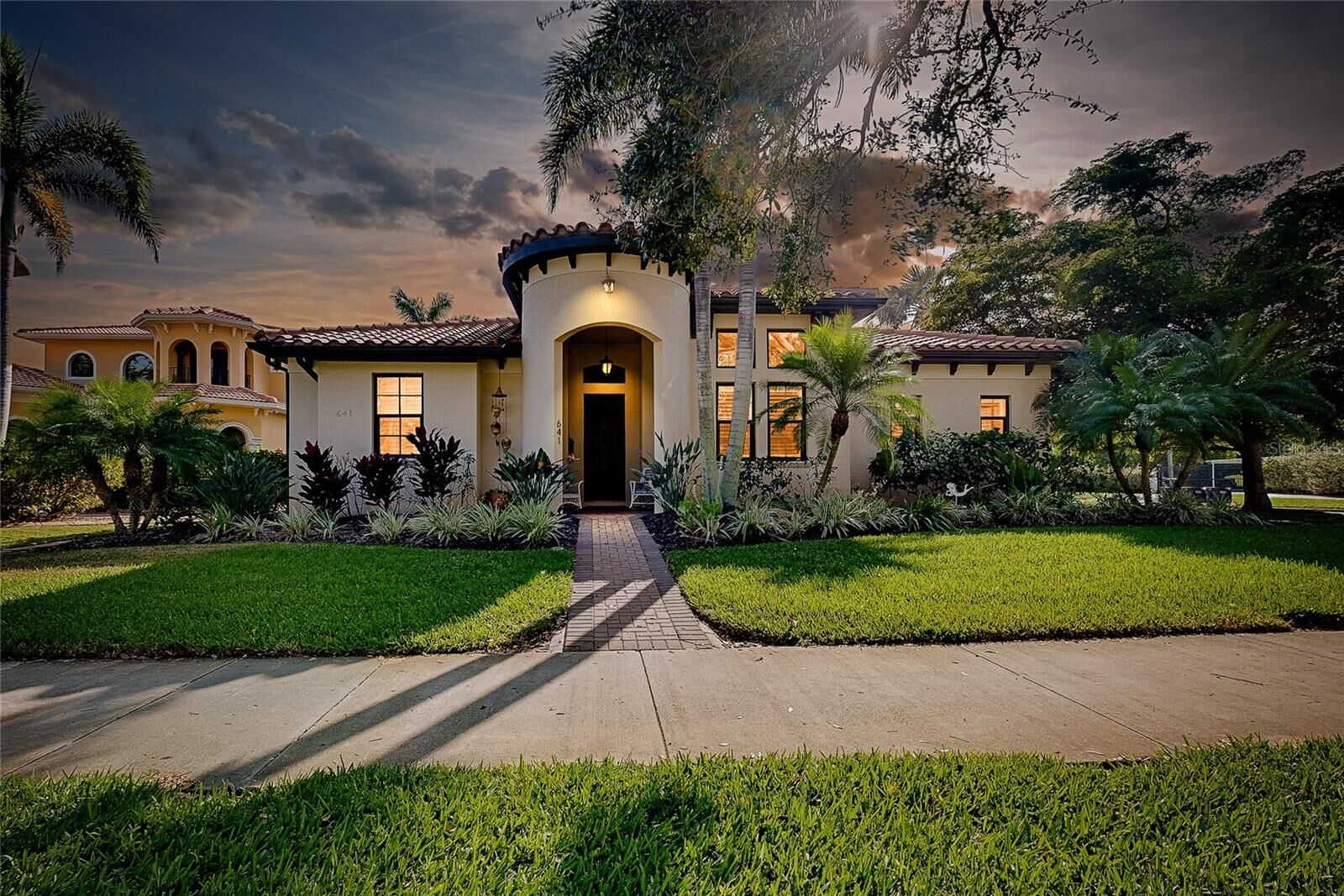 Property Photo:  641 W Venice Avenue  FL 34285 