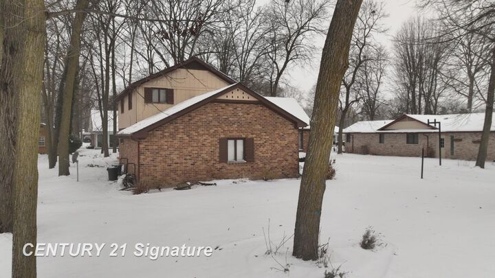 Property Photo:  2765 Clairmount Drive  MI 48603 