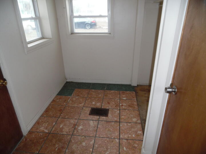 Property Photo: 1802 W Argyle Street MI 49202
