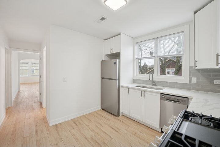 Property Photo:  4954 W Byron Street  IL 60641 