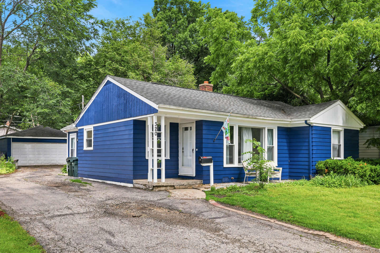 Property Photo:  320 N Schubert Street  IL 60067 