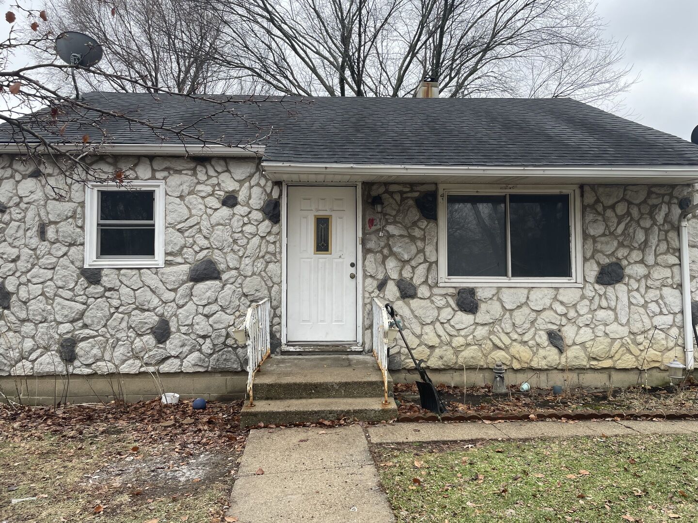 Property Photo:  1135 E Galena Boulevard  IL 60505 