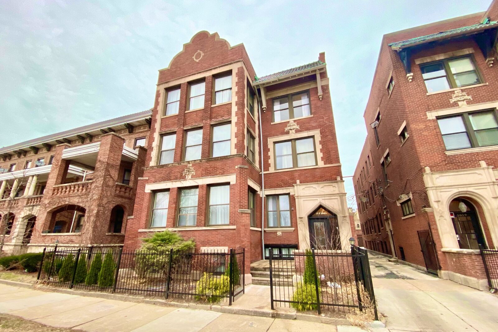 Property Photo:  5017 S Drexel Boulevard 101  IL 60615 