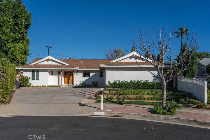 Property Photo:  10560 Limerick  CA 91311 