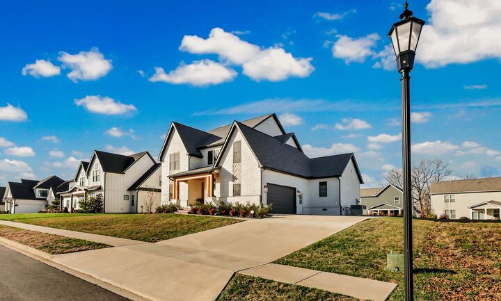 Property Photo: 867 Shady Bluff Trl TN 37043
