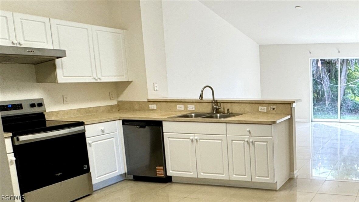Property Photo: 10743 Robinson Street FL 33908
