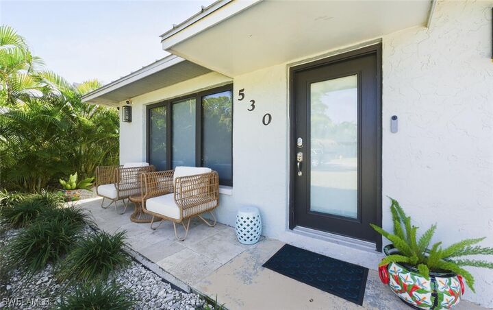 Property Photo:  530 108 Avenue N  FL 34108 