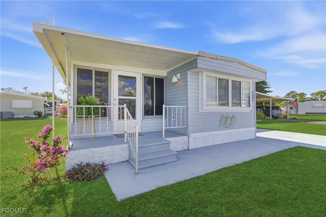 Property Photo:  400 Twig Court S  FL 33917 