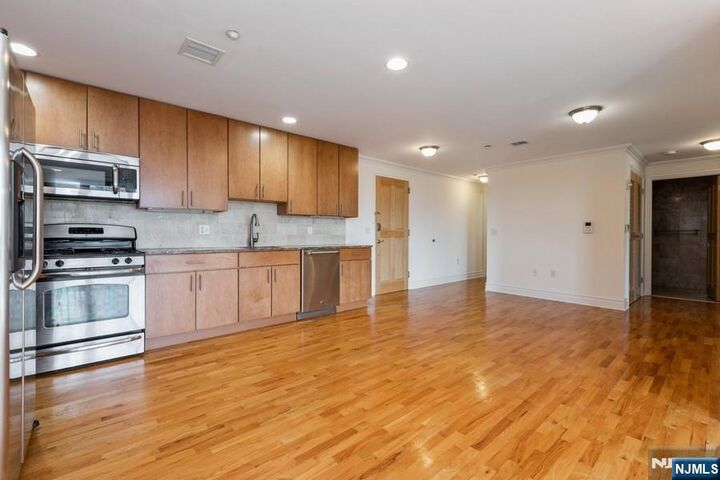 Property Photo:  17 Meadow Road 405  NJ 07070 