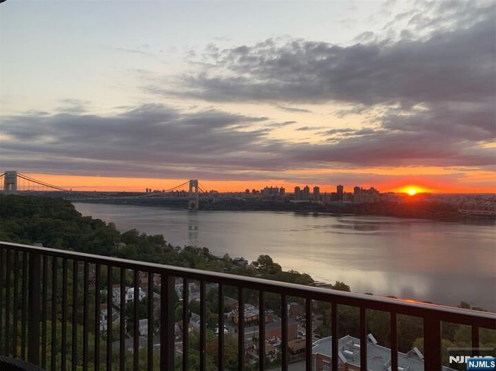 Property Photo:  3 Horizon Road #1004  NJ 07024 