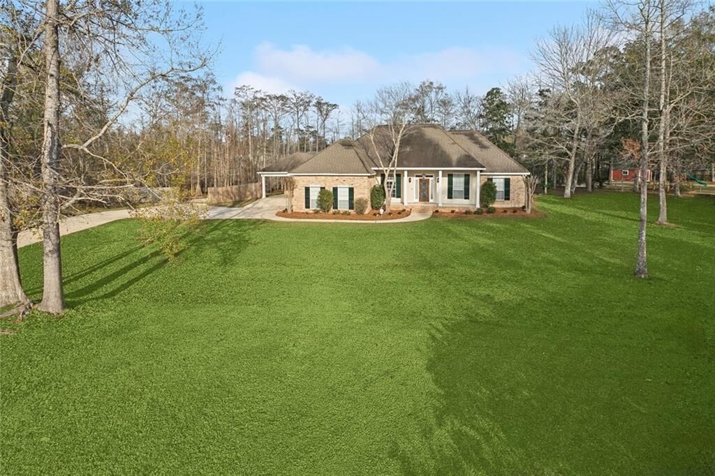 Property Photo:  303 Pelican Court  LA 70461 