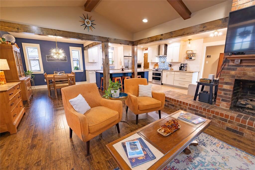 Property Photo:  410 Hillcrest Drive  TX 76065 