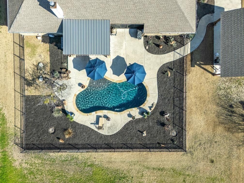 Property Photo:  250 Parker Oaks Lane  TX 76087 