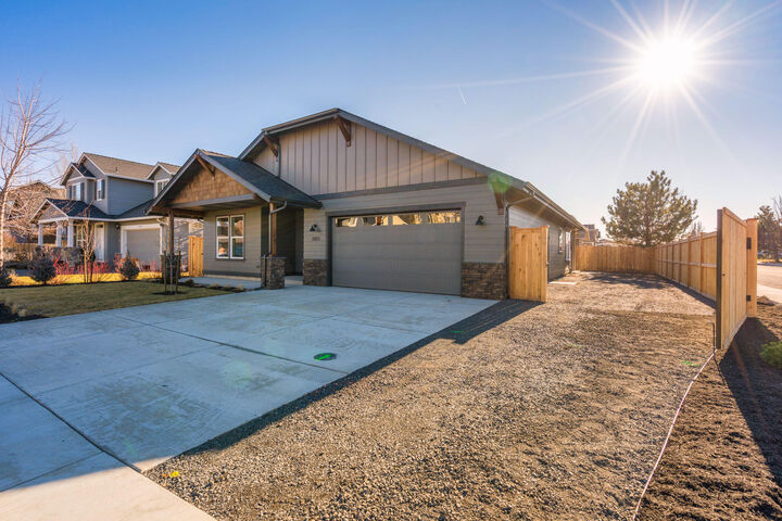 Property Photo: 1692 NW Larch Avenue OR 97756