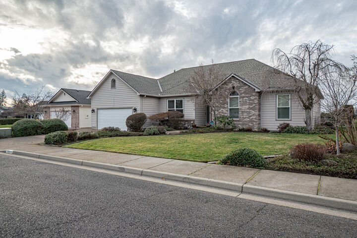 Property Photo:  198 Prairie Landing Drive  OR 97524 