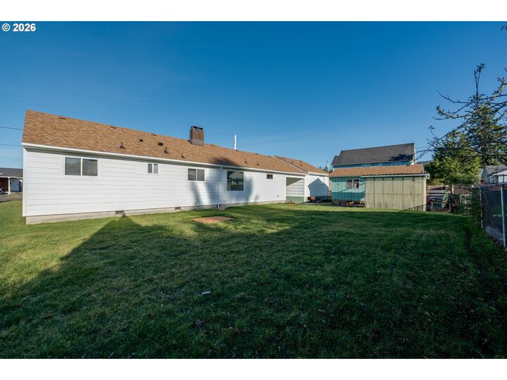 Property Photo:  1255 Avenue A  OR 97138 