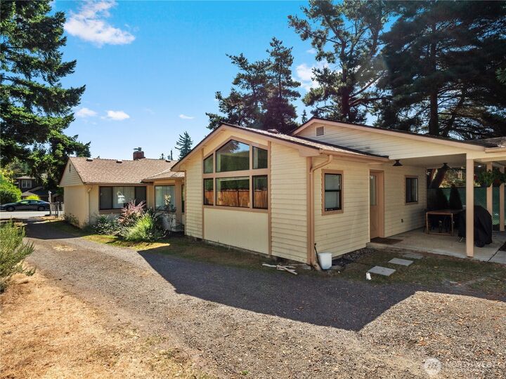 Property Photo:  1515  3rd Street  WA 98033 