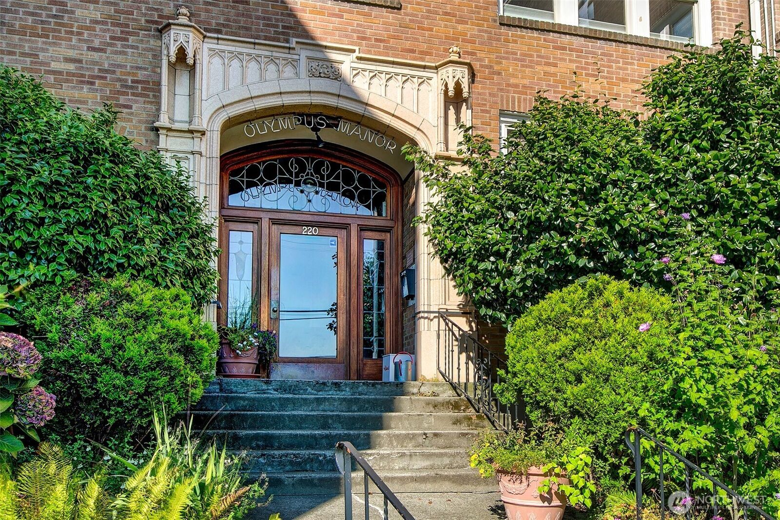 Property Photo:  220 W Olympic Place 308  WA 98119 