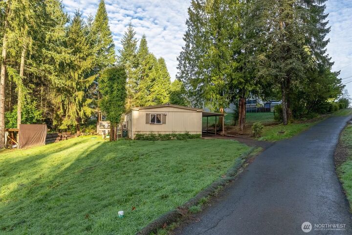 Property Photo:  215  North Avenue  WA 98626 