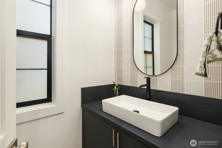 Property Photo:  818  165th Avenue NE  WA 98008 