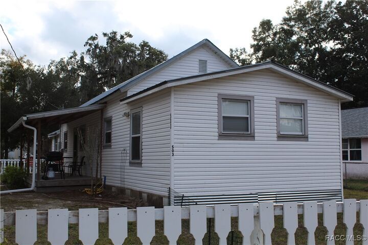 Property Photo:  503 Lake Street  FL 34450 