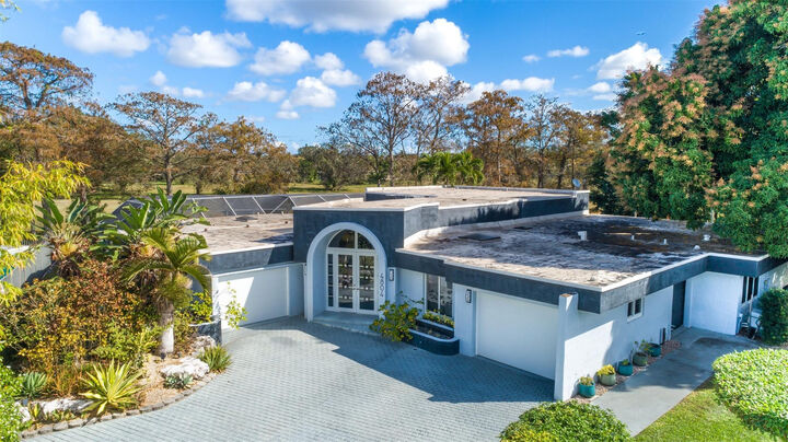 Property Photo:  4804 Kumquat Drive  FL 33319 