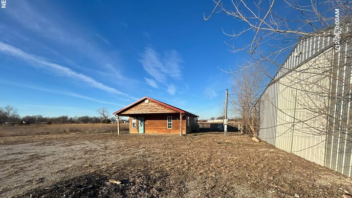 Property Photo: 406 N Catherine St KS 67335