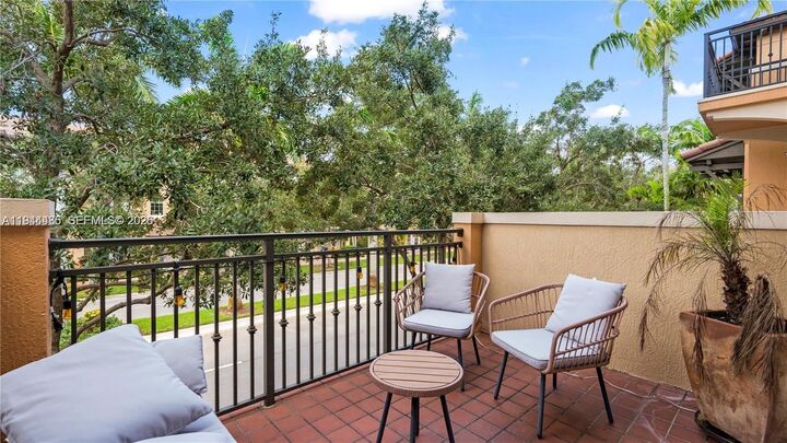 Property Photo:  814 SW 147th Ave 3606  FL 33027 