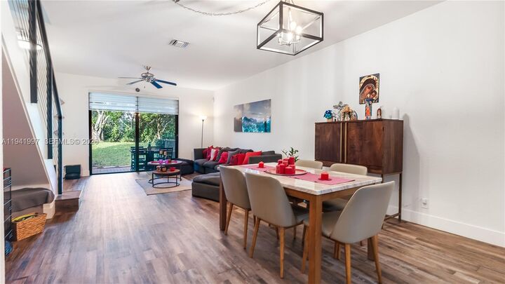 Property Photo:  3889 Tree Top Dr 3889  FL 33332 