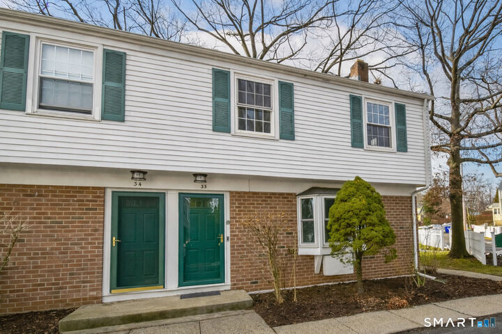 Property Photo:  245 Sunnyridge Avenue Apt 33  CT 06824 