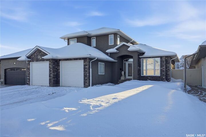 Property Photo:  215 Beechwood Crescent  SK S7V 1K6 