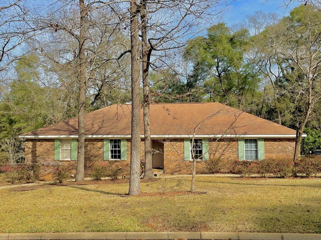 Property Photo:  1604 Montcliff Drive  AL 36303 