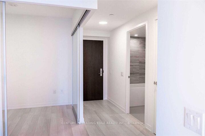 Property Photo: 39 Roehampton Avenue 2210 ON M4P 1P9