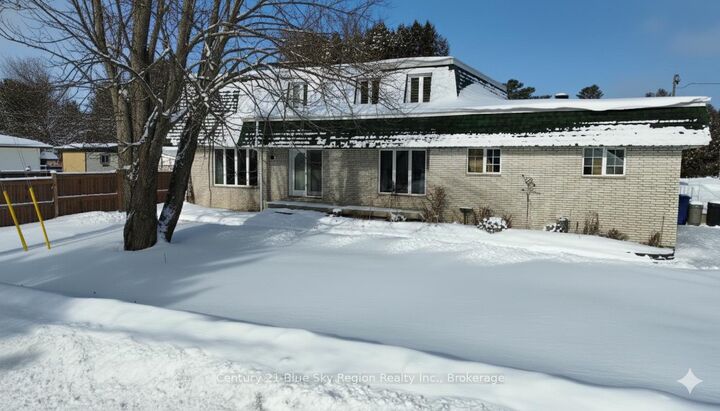 Photo de la propriété: 61 Third Street ON P2B 3A9