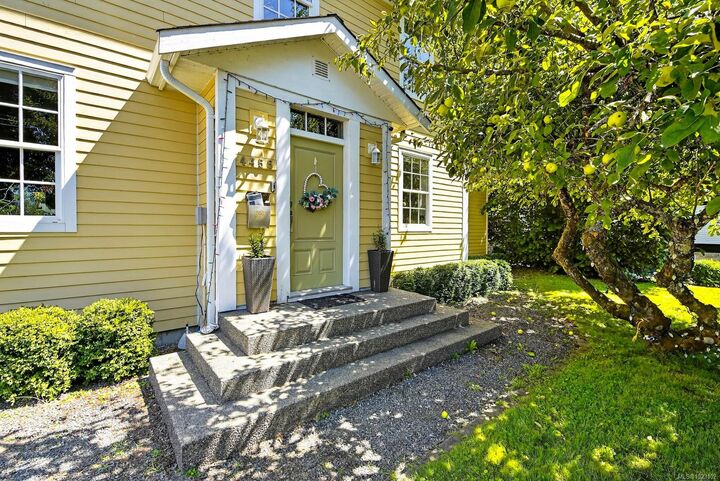 Property Photo:  4455 Elizabeth St  BC V9Y 6L4 