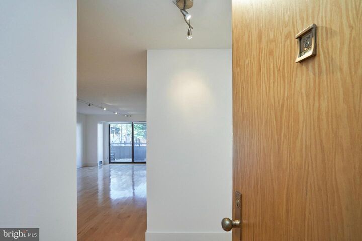 Property Photo:  1800 Old Meadow Road 204  VA 22102 