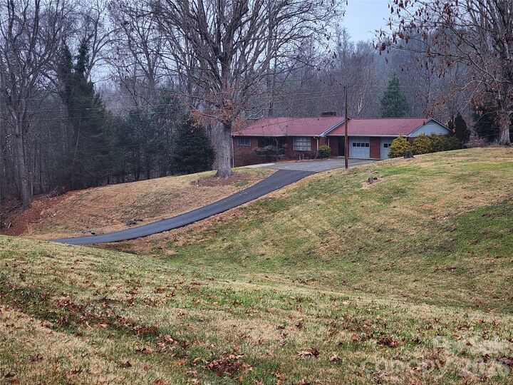 Property Photo:  865 Armory Road  NC 28659 