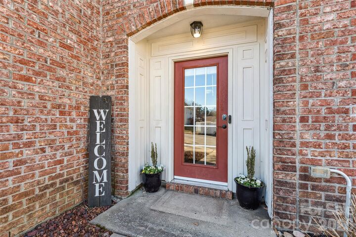 Property Photo:  205 Edzell Drive  NC 28146 