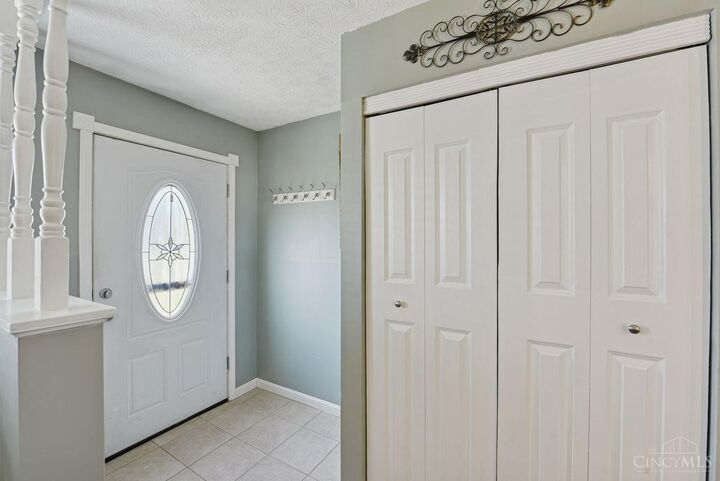 Property Photo:  5276 Chateau Way  OH 45014 