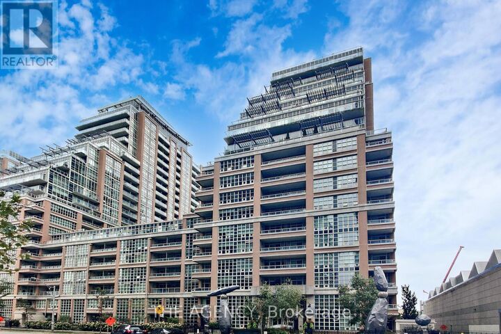 Property Photo:  85 East Liberty Street 1906  ON M6K 3R4 