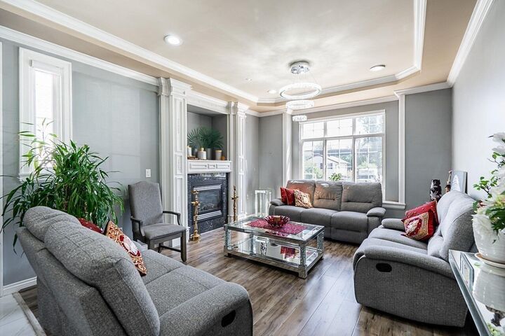 Photo de la propriété:  12967 106A Avenue  BC V3T 2E3 