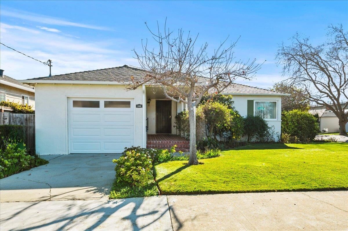 Property Photo: 1202 Lillian Ave CA 94578
