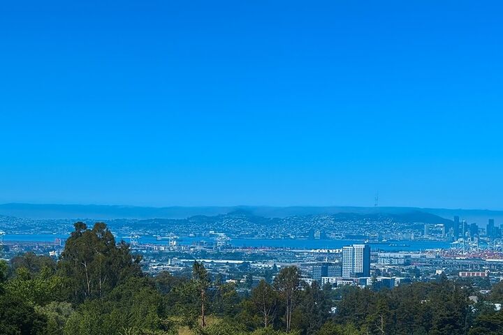 Property Photo:  82 Wilding Ln  CA 94611 