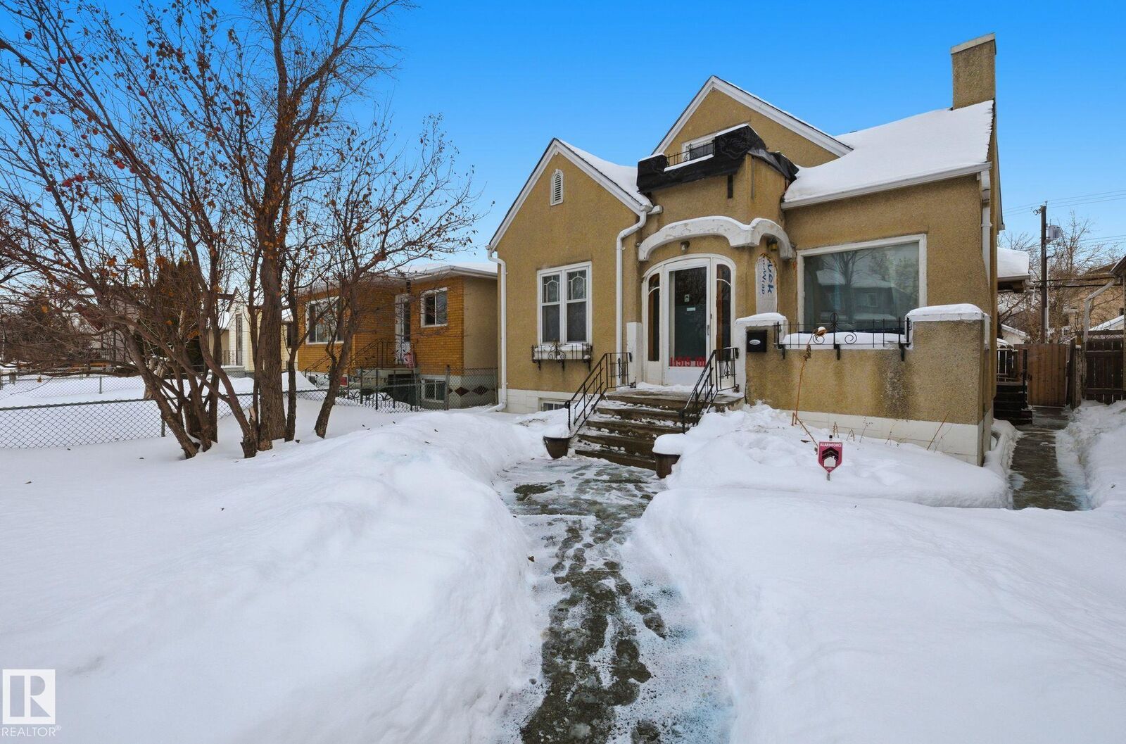 Property Photo:  11515 101 Street NW  AB T5G 2B2 