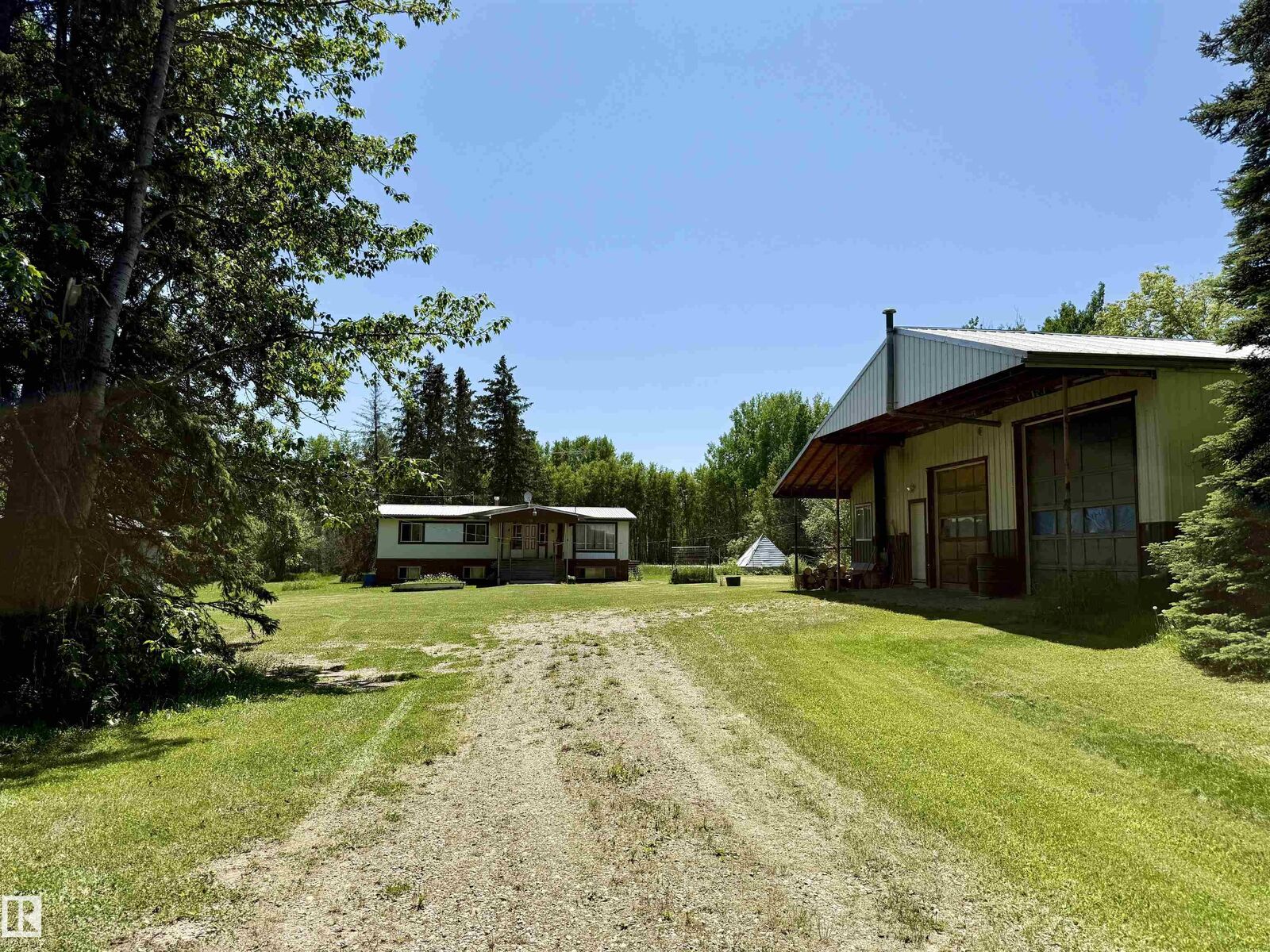 Property Photo:  507 Lakeshore Drive Buck Lake  AB T0C 0T0 